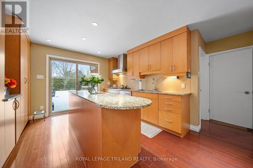 1104 The Parkway, London East (East B), ON - Indoor Photo Showing Kitchen