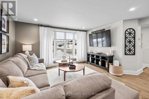 1133 Laurier Street, Clarence-Rockland, ON - Indoor Photo Showing Living Room