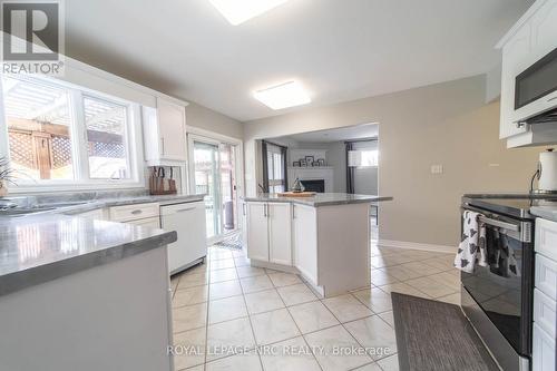 7955 Harvest Crescent, Niagara Falls (Ascot), ON - Indoor Photo Showing Kitchen