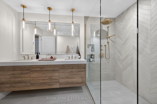 19-71 Sulphur Springs Road, Hamilton, ON - Indoor Photo Showing Bathroom