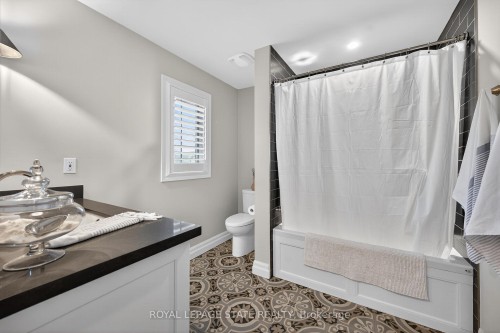 19-71 Sulphur Springs Road, Hamilton, ON - Indoor Photo Showing Bathroom