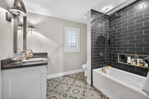 19-71 Sulphur Springs Road, Hamilton, ON - Indoor Photo Showing Bathroom