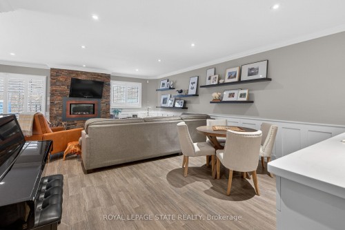 19-71 Sulphur Springs Road, Hamilton, ON - Indoor Photo Showing Living Room With Fireplace