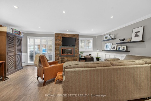 19-71 Sulphur Springs Road, Hamilton, ON - Indoor Photo Showing Living Room With Fireplace