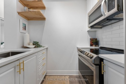 1008-81 Robinson Street, Hamilton, ON - Indoor Photo Showing Kitchen