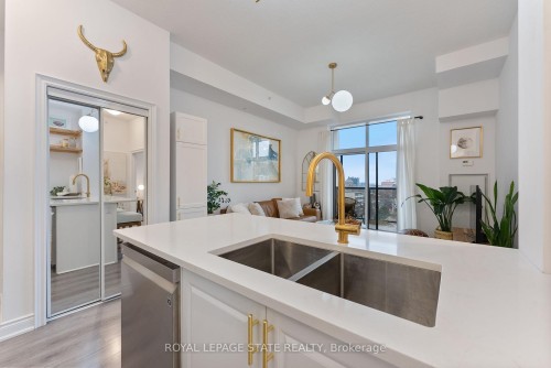 1008-81 Robinson Street, Hamilton, ON - Indoor Photo Showing Kitchen