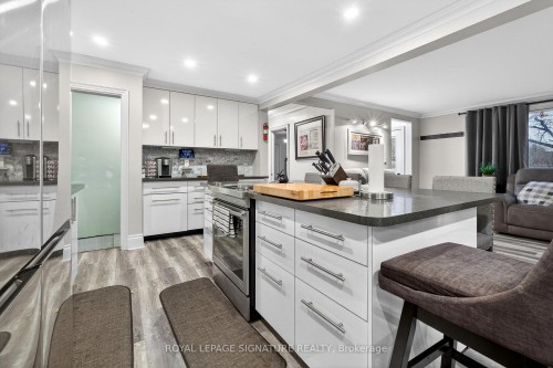 1914 Liverpool Road, Pickering, ON - Indoor Photo Showing Kitchen