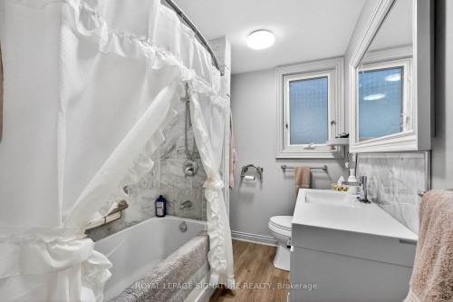 1914 Liverpool Road, Pickering, ON - Indoor Photo Showing Bathroom