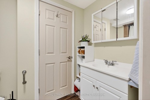 1914 Liverpool Road, Pickering, ON - Indoor Photo Showing Bathroom