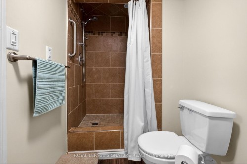 1914 Liverpool Road, Pickering, ON - Indoor Photo Showing Bathroom