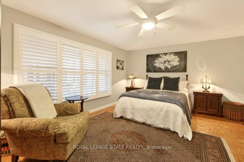 29 Woodside Drive, Hamilton, ON - Indoor Photo Showing Bedroom