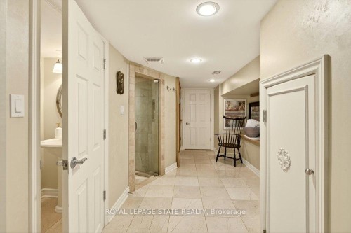 29 Woodside Drive, Hamilton, ON - Indoor Photo Showing Other Room