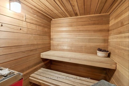 29 Woodside Drive, Hamilton, ON - Indoor Photo Showing Other Room