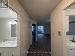 601 - 18 HILLCREST AVENUE  Toronto, ON M2N 6T5