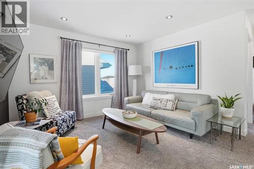 5322 Tutor Way, Regina, SK - Indoor Photo Showing Living Room