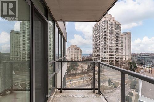 702 - 2240 Lakeshore Boulevard W, Toronto, ON - Outdoor
