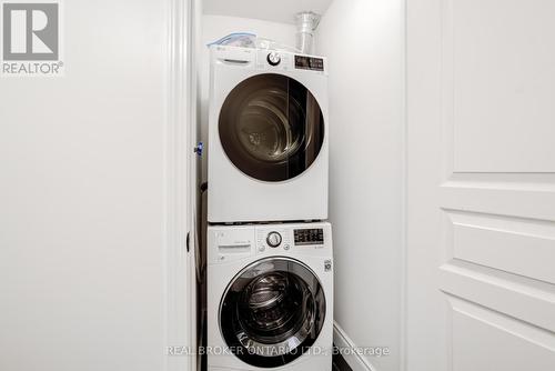 702 - 2240 Lakeshore Boulevard W, Toronto, ON - Indoor Photo Showing Laundry Room