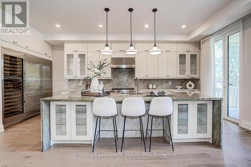 937 Goodwin Road, Mississauga, ON - Indoor Photo Showing Kitchen With Upgraded Kitchen