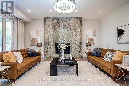 937 Goodwin Road, Mississauga, ON - Indoor Photo Showing Living Room