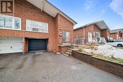 2436 CASHMERE AVENUE  Mississauga, ON L5B 2M6