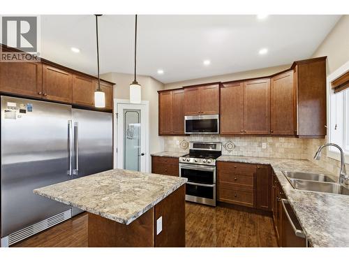 75 Eagle Crescent, Williams Lake, BC - Indoor Photo Showing Kitchen With Double Sink With Upgraded Kitchen