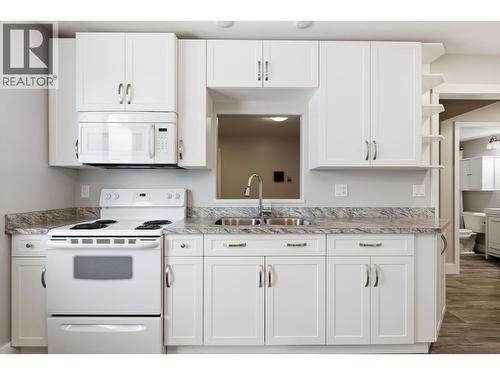 75 Eagle Crescent, Williams Lake, BC - Indoor Photo Showing Kitchen With Double Sink