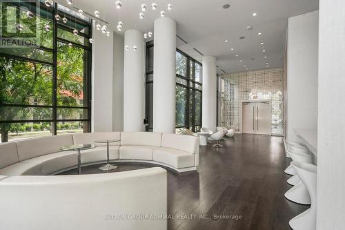 Ph09 - 68 Canterbury Place, Toronto, ON - Indoor Photo Showing Other Room