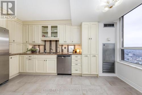 2602 - 100 Upper Madison Avenue, Toronto, ON - Indoor Photo Showing Kitchen