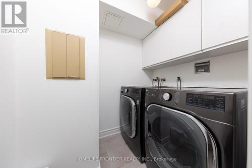 2602 - 100 Upper Madison Avenue, Toronto, ON - Indoor Photo Showing Laundry Room