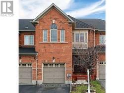 33 LACEBARK COURT  Brampton, ON L6R 3M7