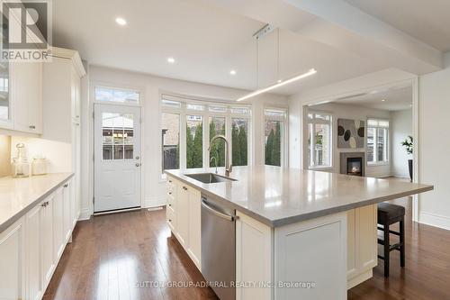 3301 Skipton Lane, Oakville, ON - Indoor Photo Showing Kitchen With Upgraded Kitchen