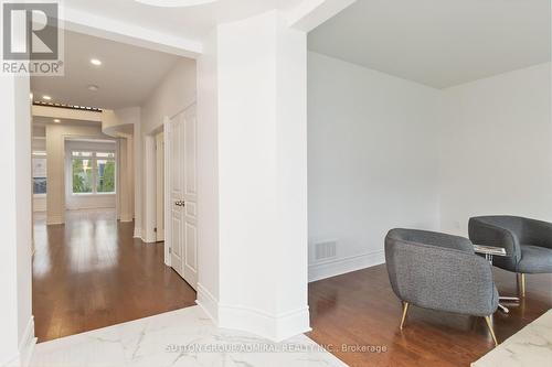 3301 Skipton Lane, Oakville, ON - Indoor