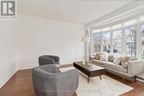 3301 Skipton Lane, Oakville, ON - Indoor Photo Showing Living Room