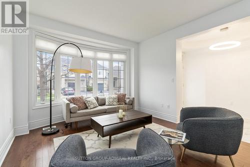 3301 Skipton Lane, Oakville, ON - Indoor Photo Showing Living Room