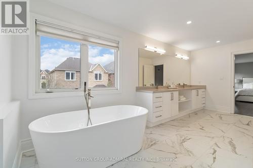 3301 Skipton Lane, Oakville, ON - Indoor Photo Showing Bathroom