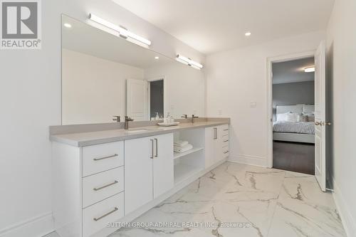 3301 Skipton Lane, Oakville, ON - Indoor Photo Showing Bathroom