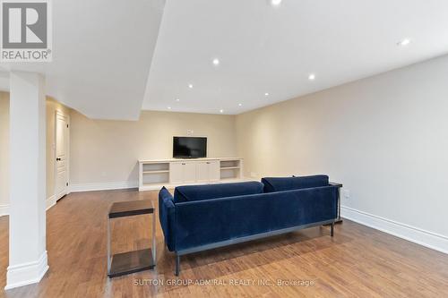 3301 Skipton Lane, Oakville, ON - Indoor