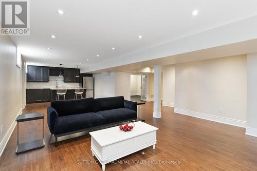 3301 Skipton Lane, Oakville, ON - Indoor Photo Showing Living Room