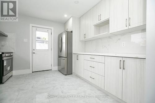 76 Raylawn Crescent, Halton Hills, ON - Indoor Photo Showing Kitchen