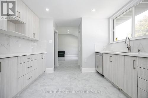 76 Raylawn Crescent, Halton Hills, ON - Indoor Photo Showing Kitchen