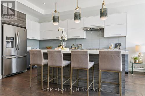 105 Twenty Second Street, Toronto, ON - Indoor