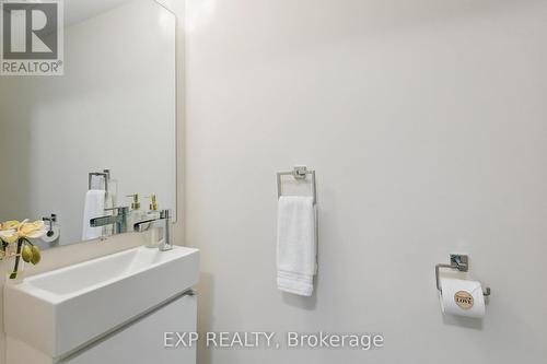 105 Twenty Second Street, Toronto, ON - Indoor Photo Showing Bathroom