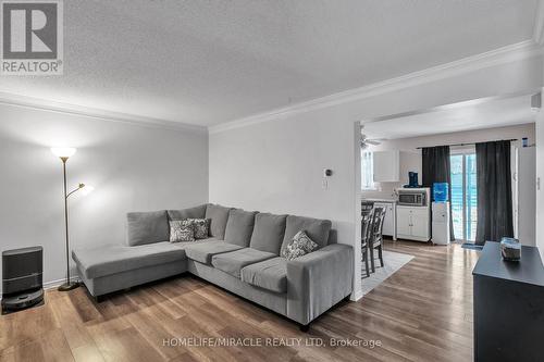 366 Marconi Boulevard, London East, ON - Indoor Photo Showing Living Room