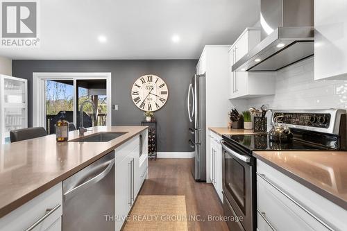 5 - 727 Apricot Drive, London South (South K), ON - Indoor Photo Showing Kitchen With Upgraded Kitchen