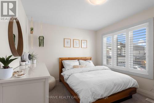 5 - 727 Apricot Drive, London South (South K), ON - Indoor Photo Showing Bedroom