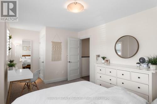 5 - 727 Apricot Drive, London South (South K), ON - Indoor Photo Showing Bedroom