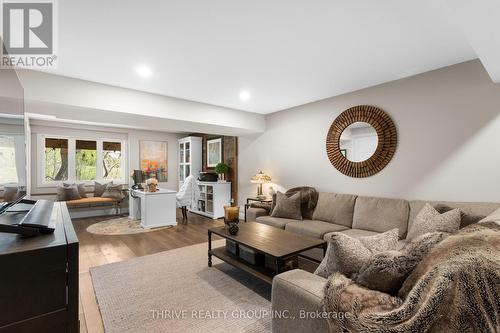 5 - 727 Apricot Drive, London South (South K), ON - Indoor Photo Showing Living Room