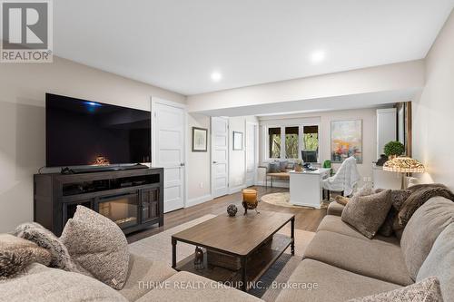 5 - 727 Apricot Drive, London South (South K), ON - Indoor Photo Showing Living Room With Fireplace