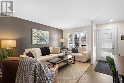 5 - 727 Apricot Drive, London South (South K), ON - Indoor Photo Showing Living Room