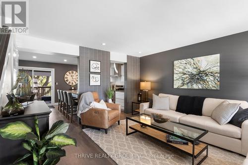 5 - 727 Apricot Drive, London South (South K), ON - Indoor Photo Showing Living Room